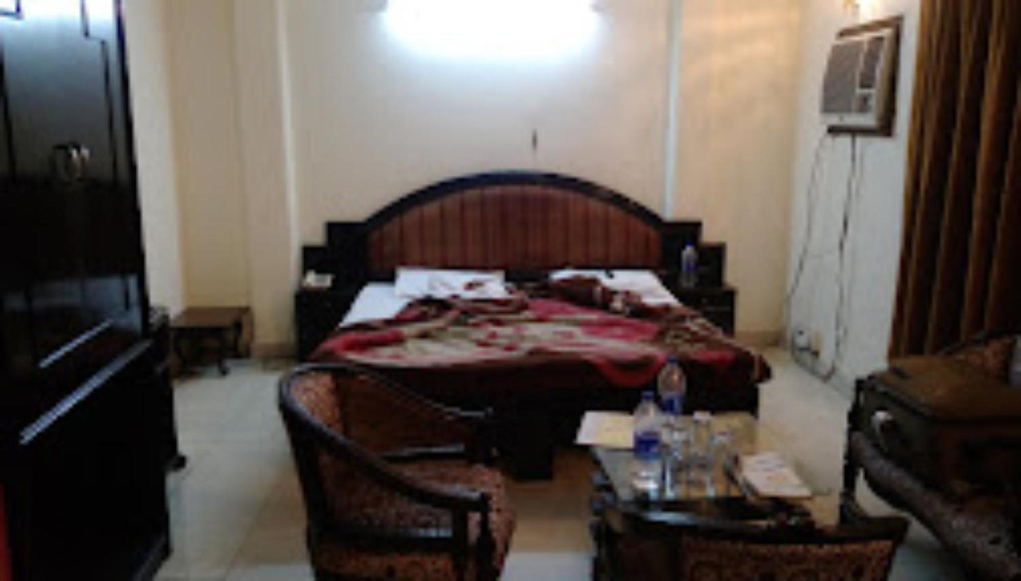 Hotel Punjab , סהרנפור מראה חיצוני תמונה